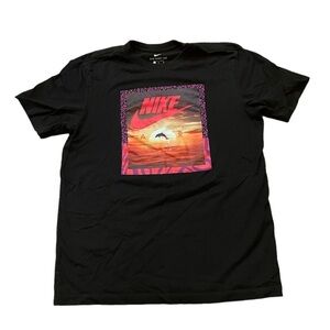 Nike Air Dolphin Ocean Sunset Graphic T-shirt Size M.